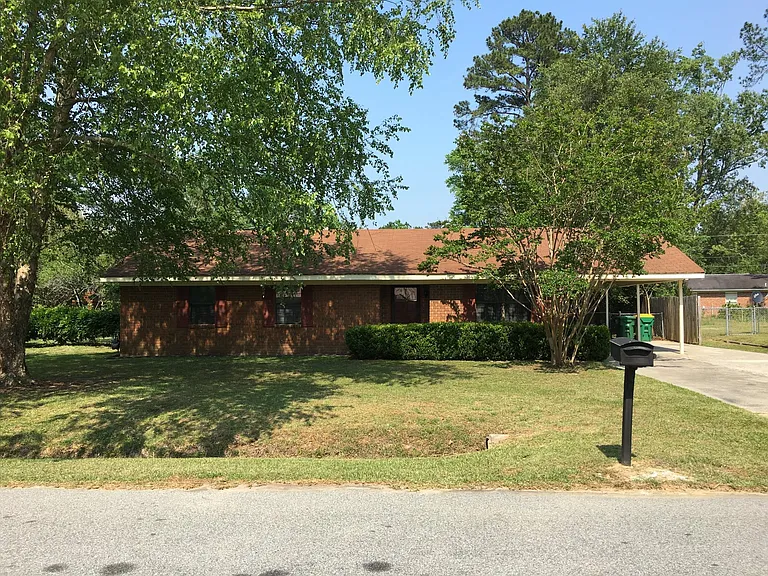 106 Middleton Dr — Photo 1