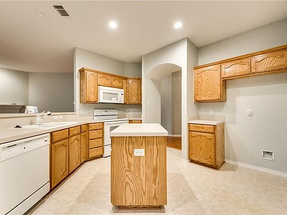 4th image of 10613 Fossil Hill Dr