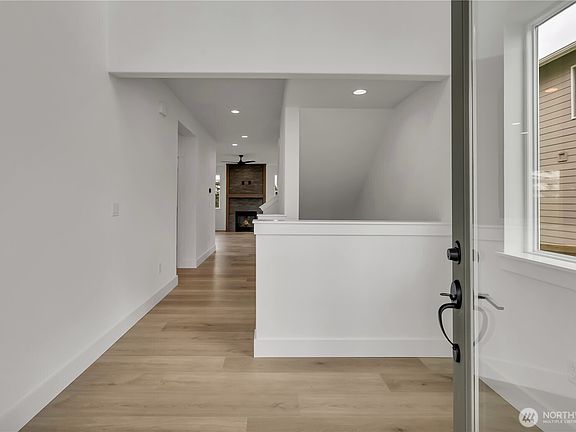 4th image of 16210 76th Avenue Ct E