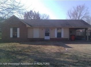 6105 Somerset Dr, Horn Lake, MS 38637