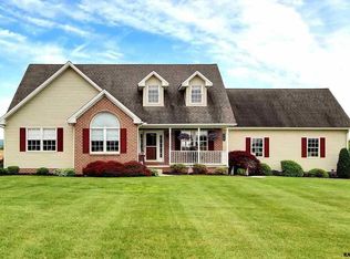 290 N Lake Rd, Thomasville, PA 17364