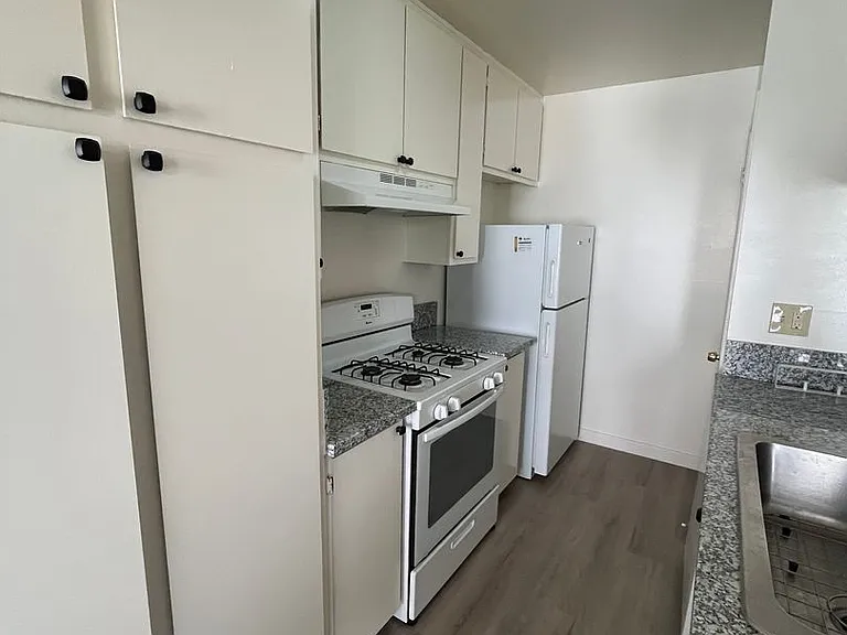 1703 Donner Ave #3 — Photo 7