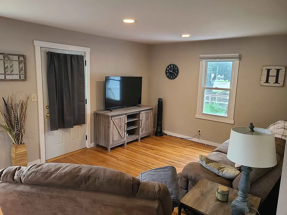 2 bed, 1920 sqft, $1,500 — Photo 4
