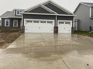 2510 Pampas Ln, Bloomington, IL 61705