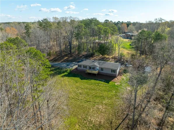 235 Hearthside Ln, Mocksville, NC 27028