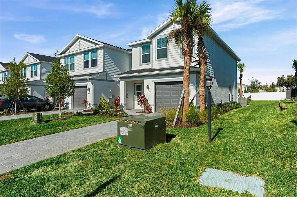 3 bed, 2.5 bath, 1405 sqft, $2,300 — Photo 3