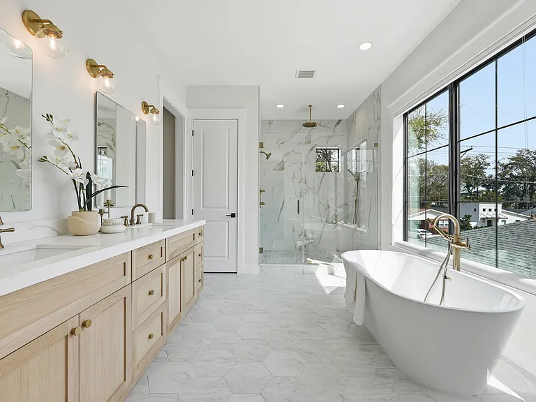 920 W Alfred St — Photo 36
