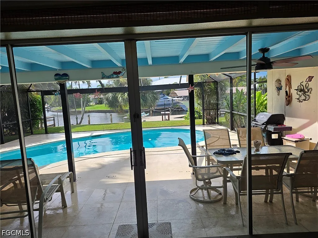 3 bed, 2.0 bath, 1370 sqft, $4,750 — Photo 2