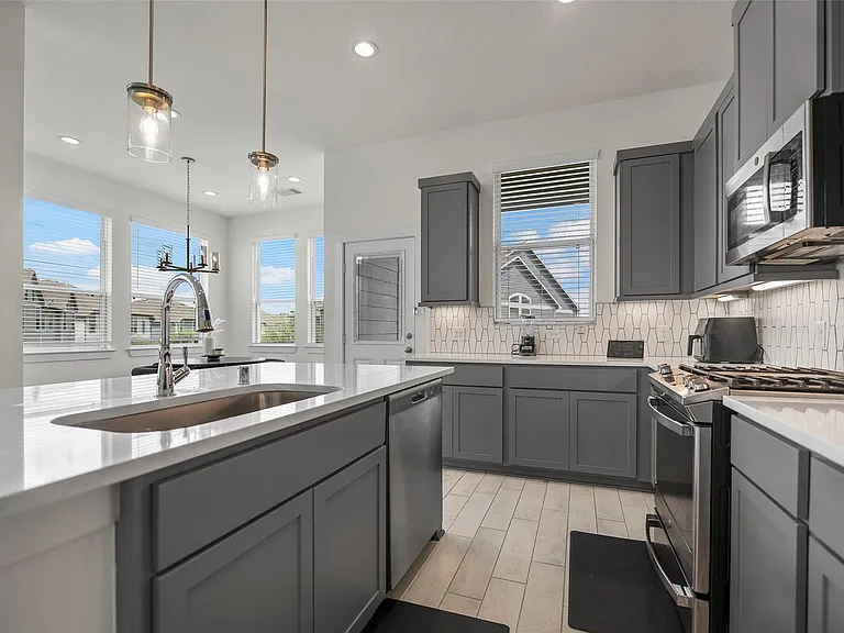 21130 Medina River Dr — Photo 10