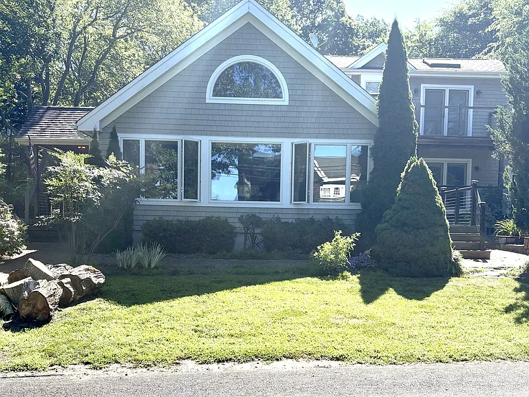 Beach Ave — Photo 2