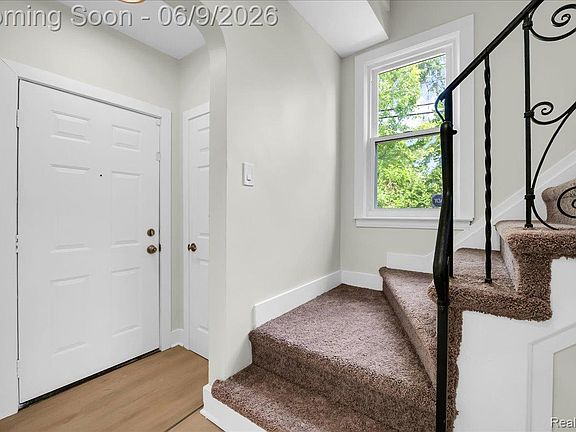 3rd image of 16904 Pierson St
