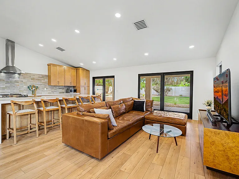 1053 E Bart St — Photo 15