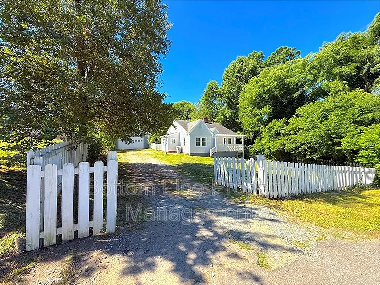 607 Gaston Ave — Photo 1