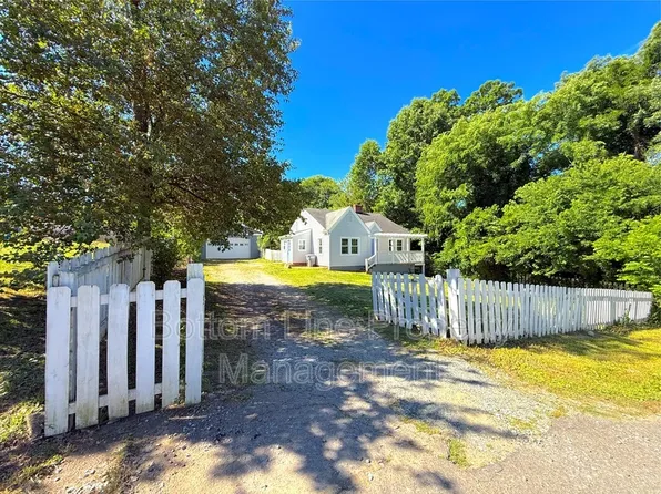607 Gaston Ave, Belmont, NC 28012