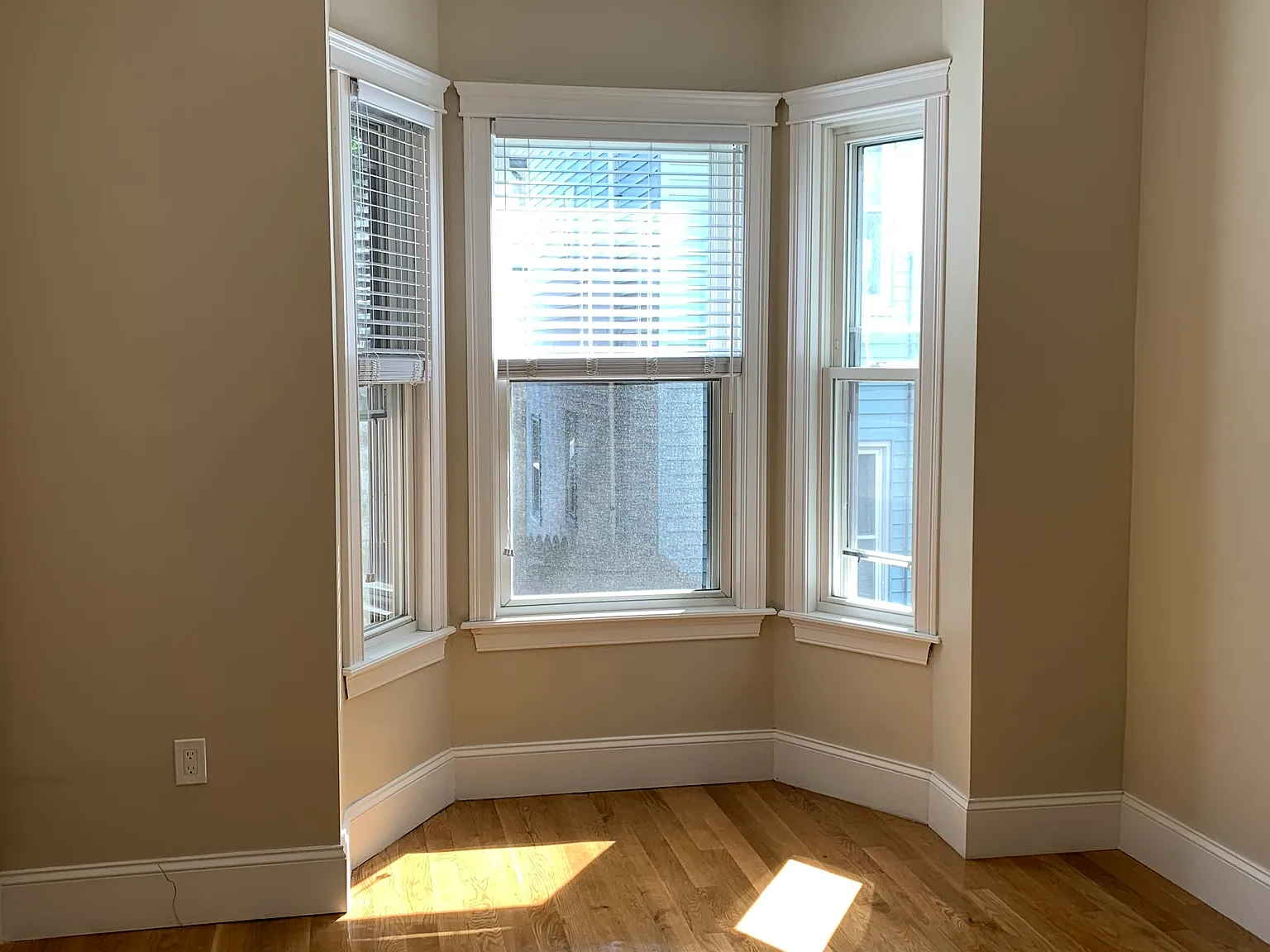 2 bed, 955 sqft, $2,950 — Photo 2