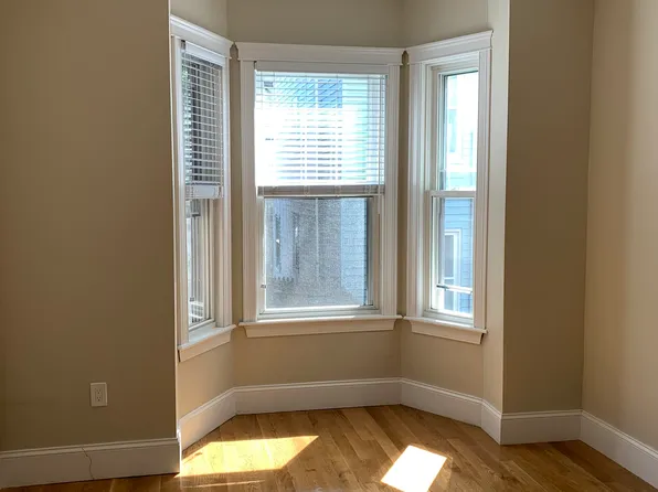 28 Pembroke St, Chelsea, MA 02150