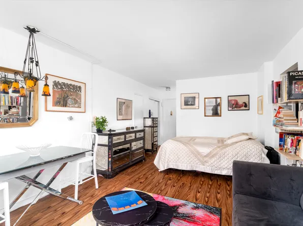 301 East 63rd Street image 3 of 14