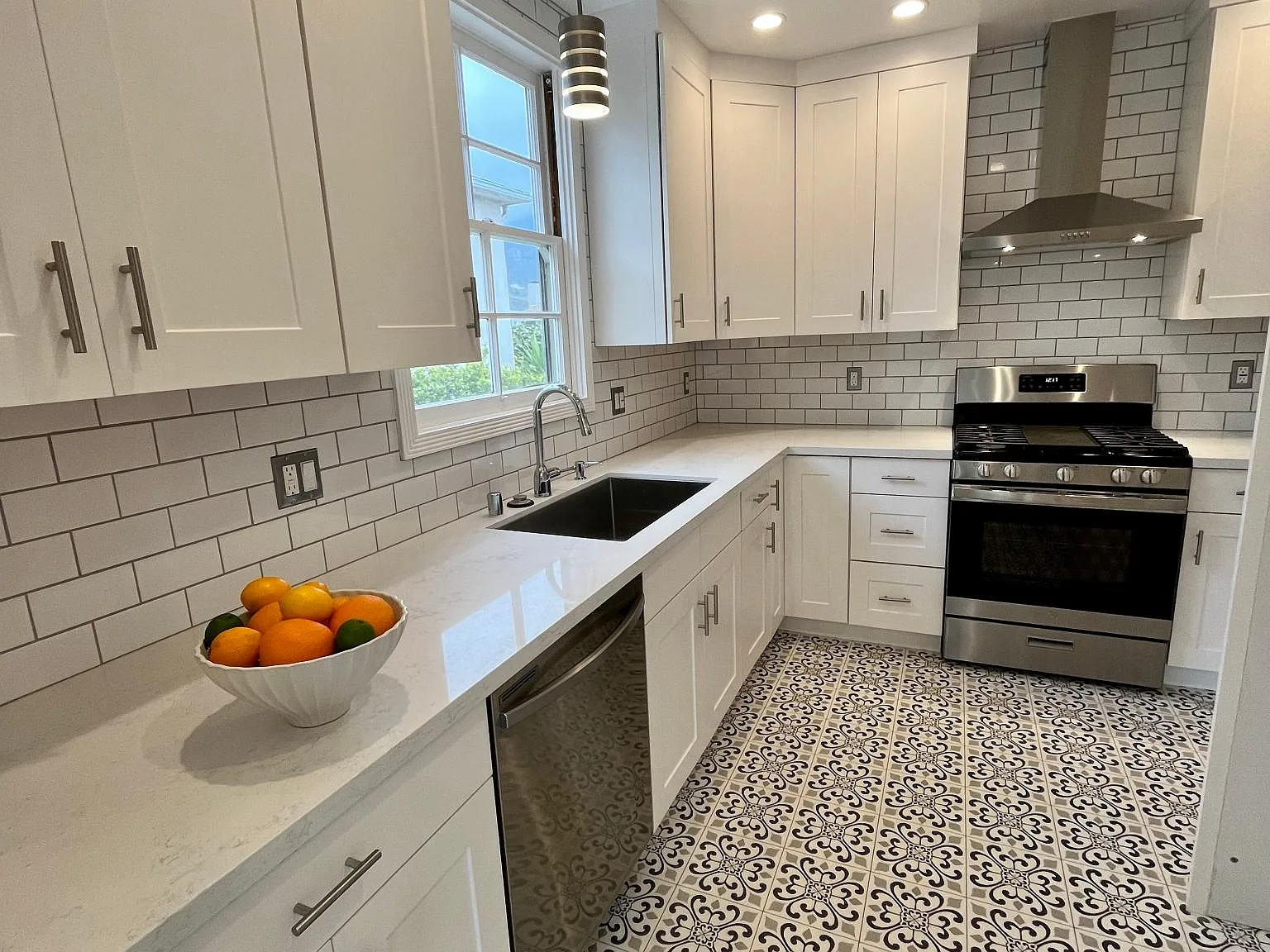 2 bed, 1250 sqft, $4,195 — Photo 4