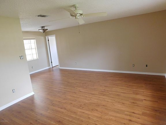 2nd image of 2713 Golfview Dr