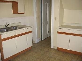 3rd image of 390 Dewey Ave