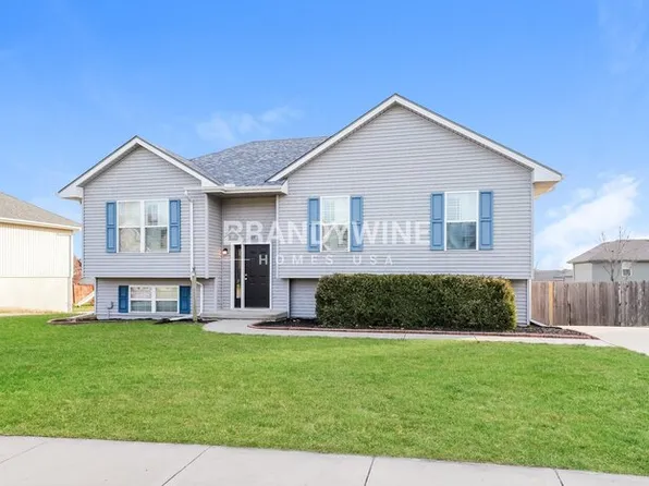 1107 Viola St, Smithville, MO 64089