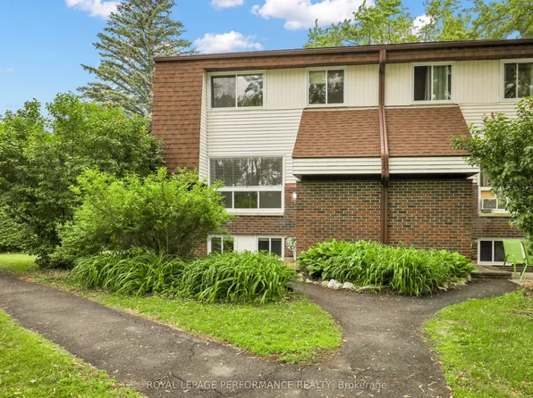 8 D Lovell Ln, Ottawa, ON K2H 9B6