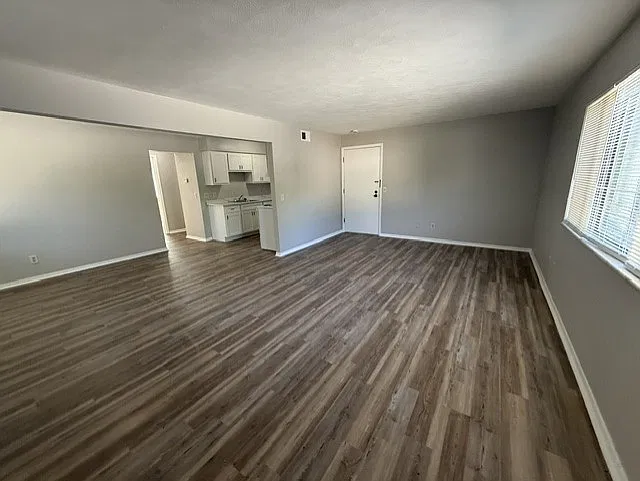 19 Nottingham Ln — Photo 3