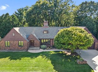 202 Apache Dr, Janesville, WI 53545