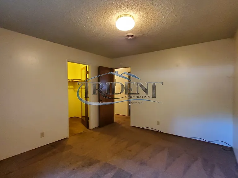 231 E 18th St #A — Photo 11