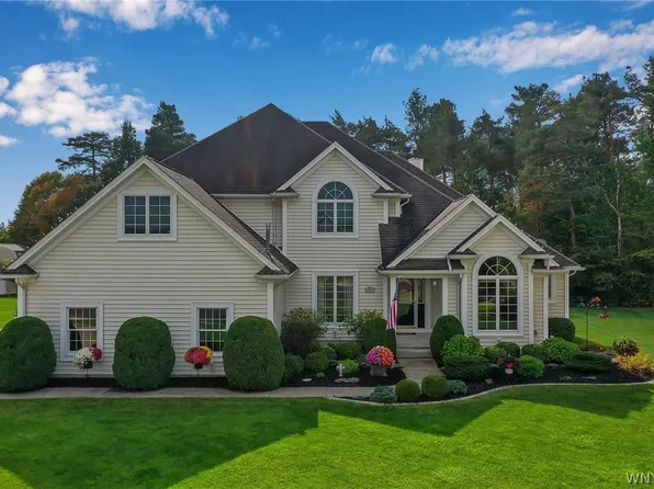 27 Ann Marie Dr, Lancaster, NY 14086