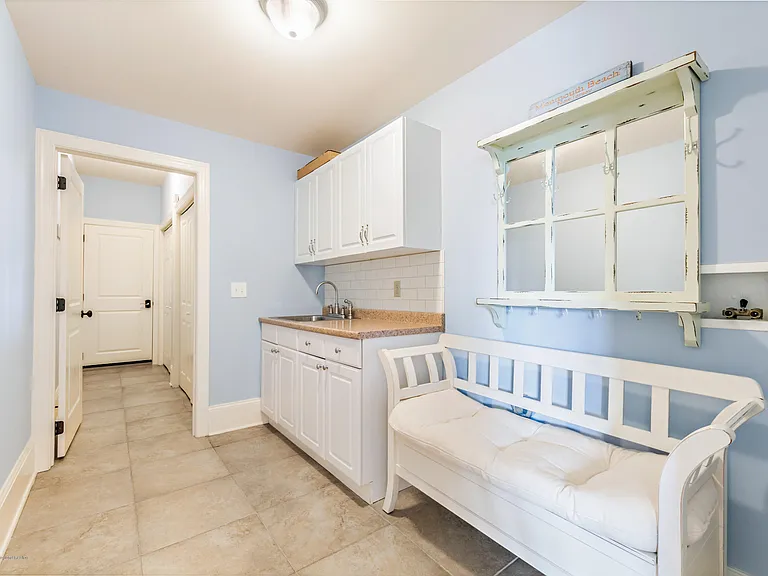 30 Columbus Dr — Photo 42
