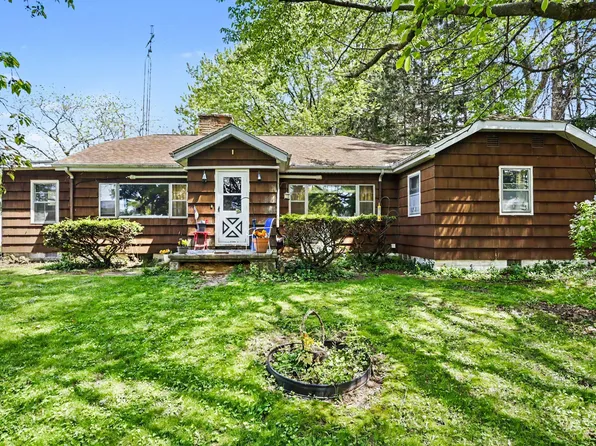 3633 Lakeshore Dr, Saint Joseph, MI 49085