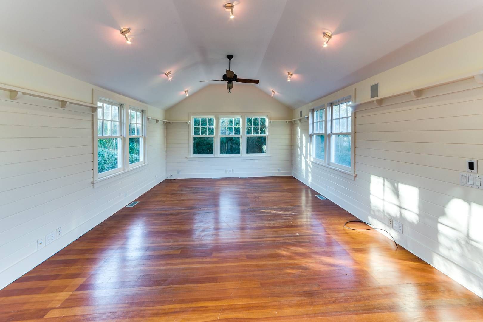  Guest cottage, View 2