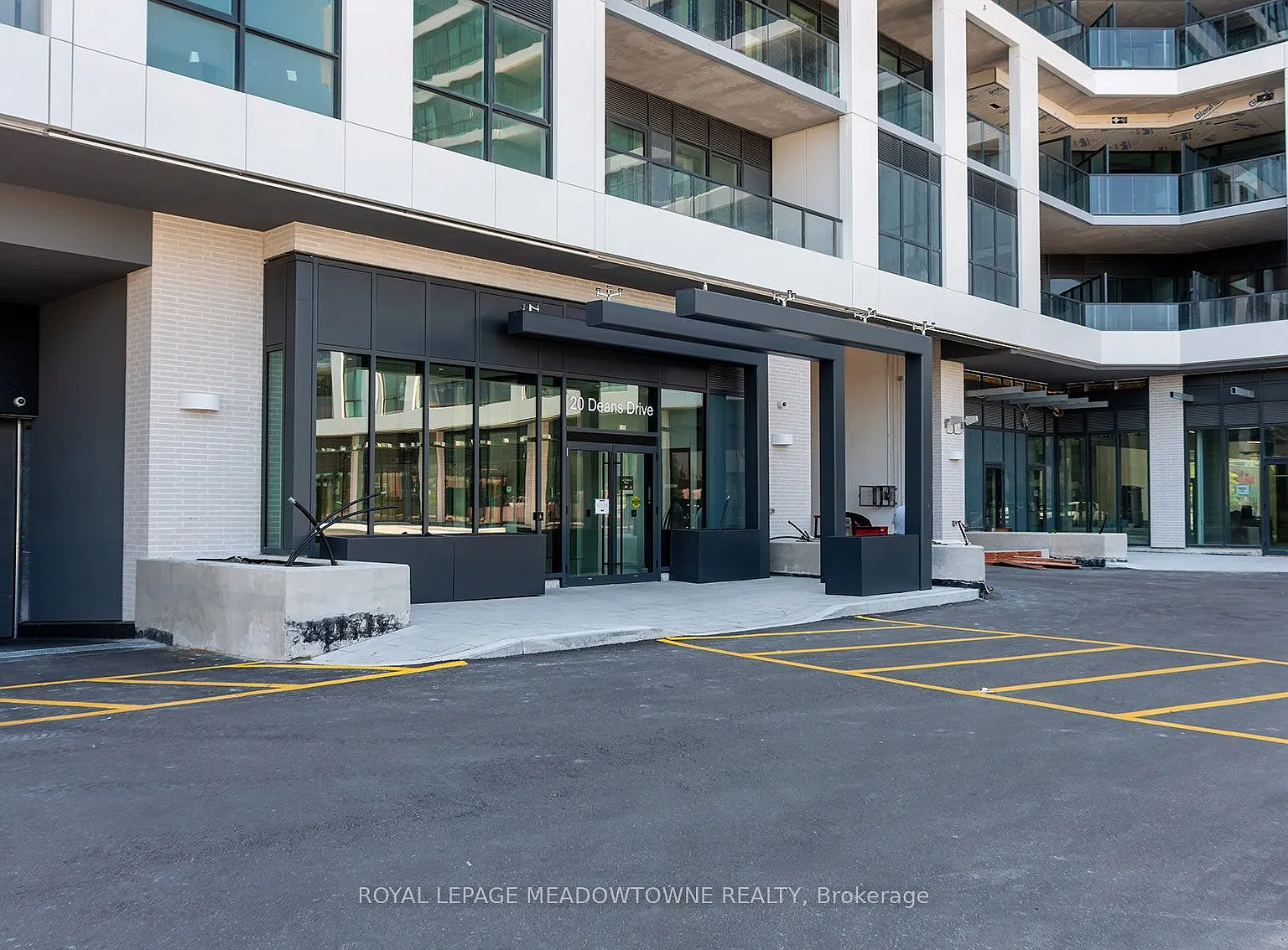 Linea Condos — Photo 3