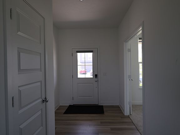 3rd image of 1819 Vista Ridge Dr