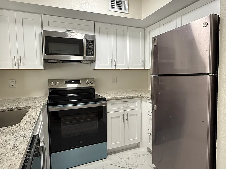 9801 Walnut St #214 — Photo 7