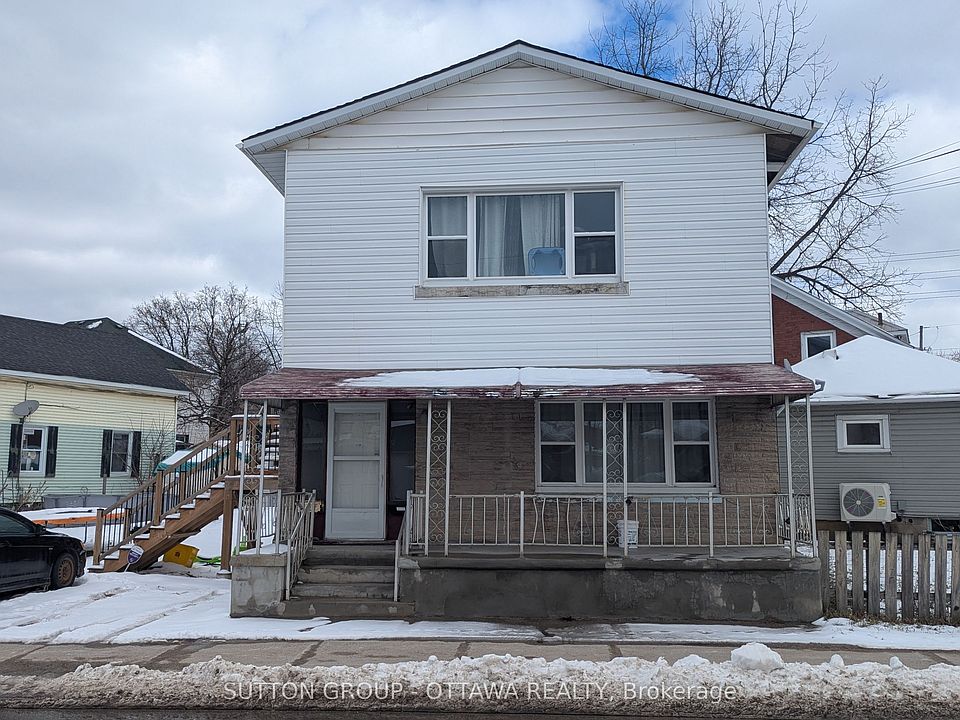 1st image of 137 Beckwith St N