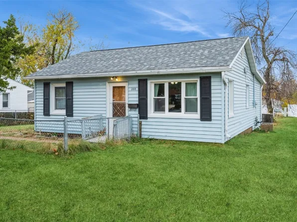 200 1st Ave, Hiawatha, IA 52233