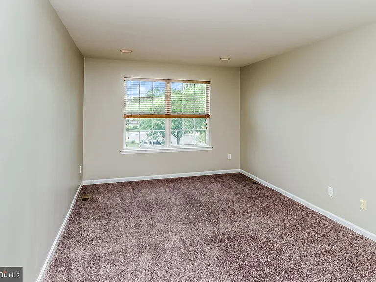 17 Lancaster Ct — Photo 27