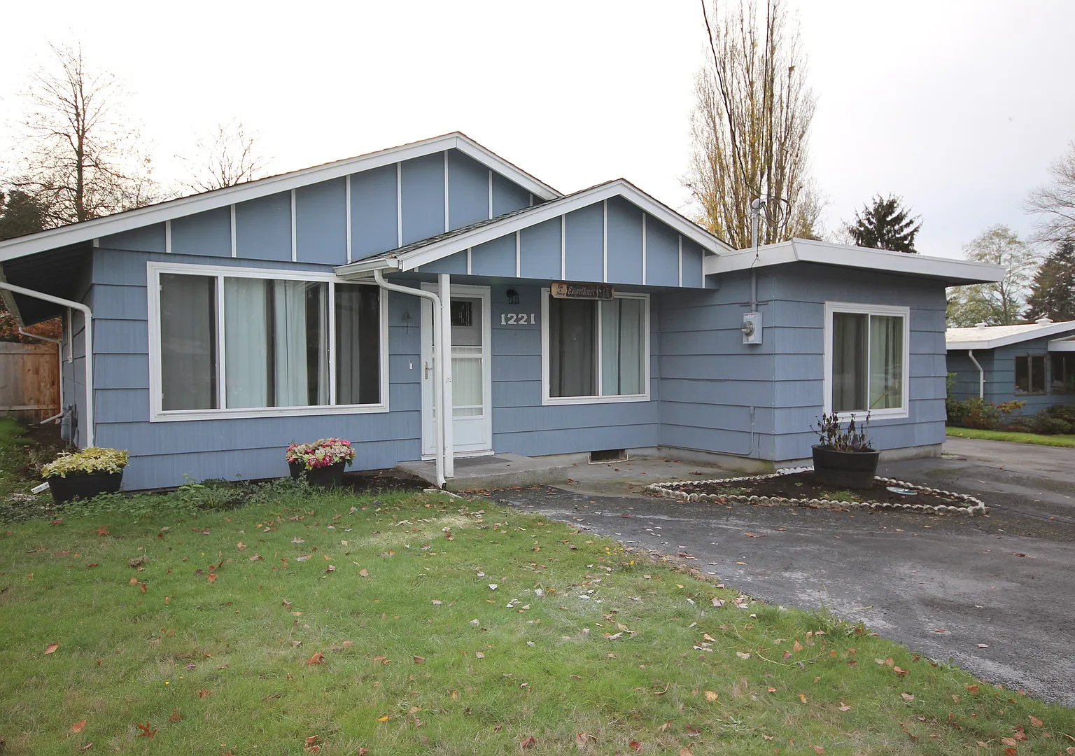 Tastefully updated Rambler with Fenced Yard, Federal Way — Photo 1
