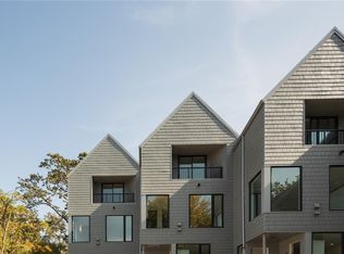 909 Redfern St #3, Victoria, BC V8S 4E9