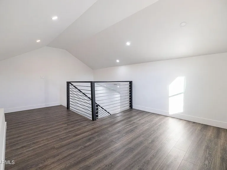 326 N 17th Dr — Photo 137