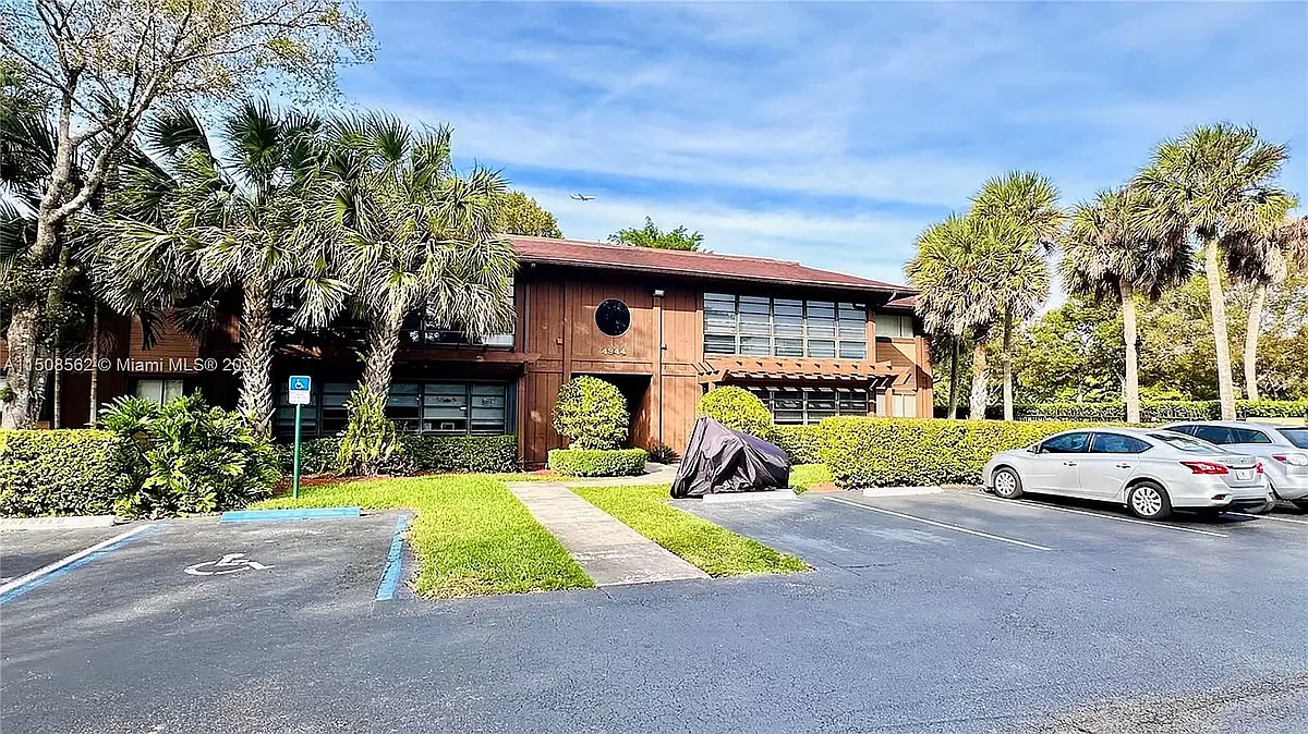 Building Photo - 4944 NW 102nd Ave #2023