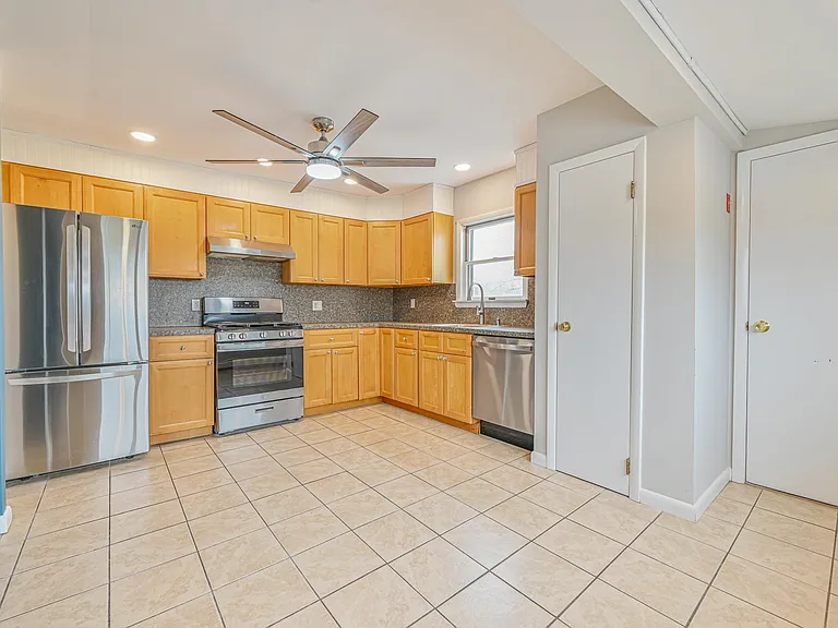 72 5th Ave #2N — Photo 4