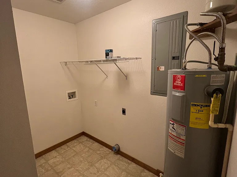 1506 Hilldale Dr — Photo 12
