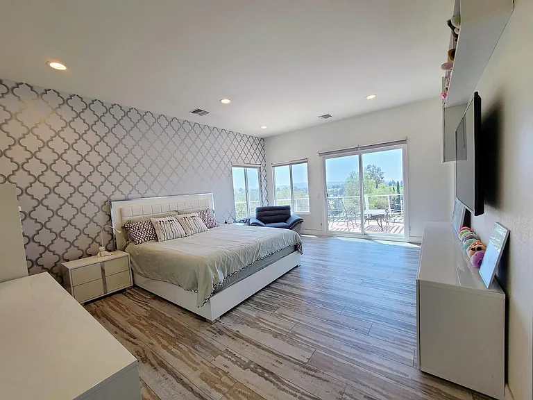 19044 Summit Ridge Dr — Photo 29