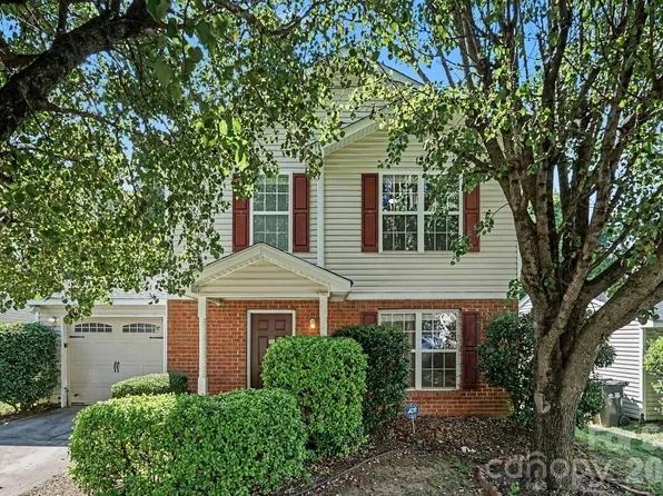 1029 Jordans Pond Ln, Charlotte, NC 28214