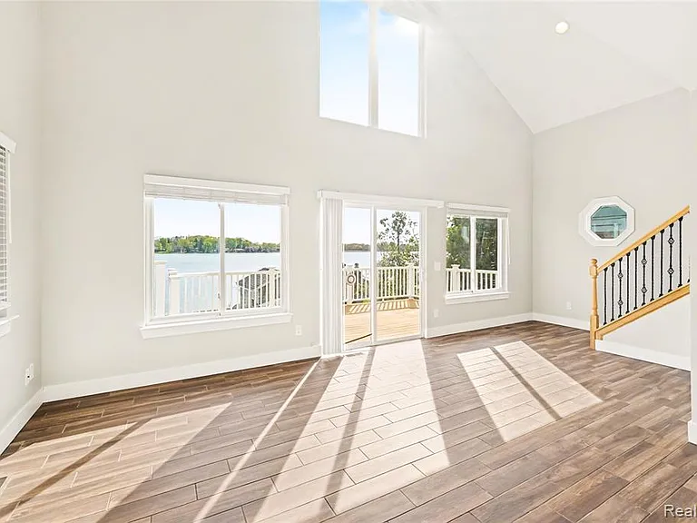 10280 Lakeside Dr — Photo 7
