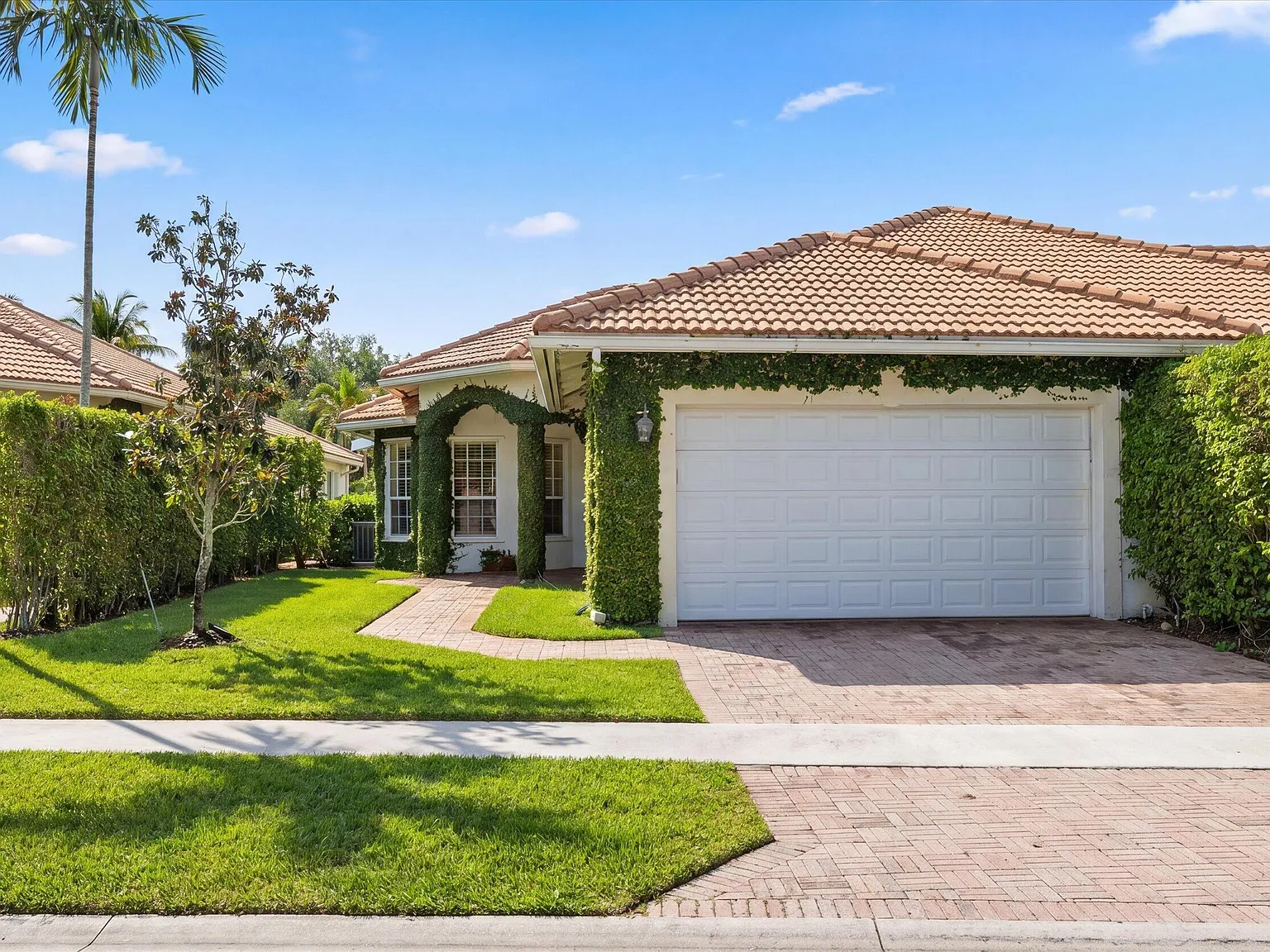 3 bed, 3.0 bath, 1991 sqft, $12,000 — Photo 3