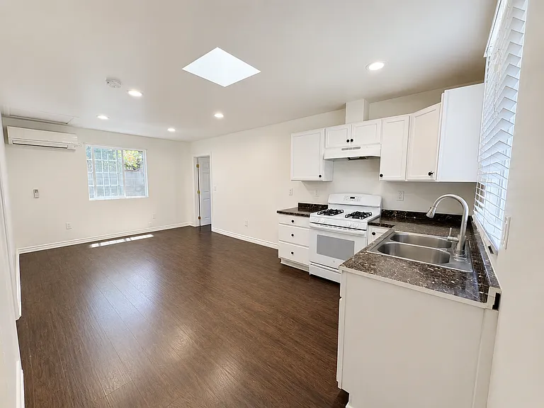 14174 Osborne St — Photo 2